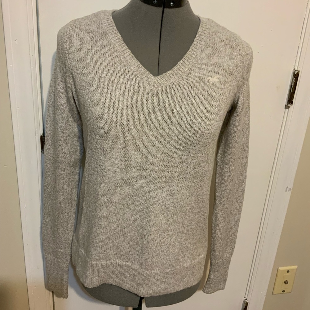 Like New Hollister knitwear V-neck pullover Ivory Sweater
